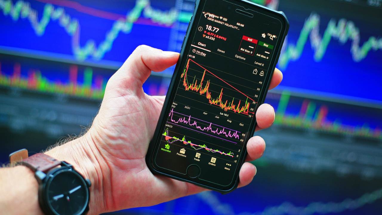The Top 11 Apps for Buying Stocks in Canada