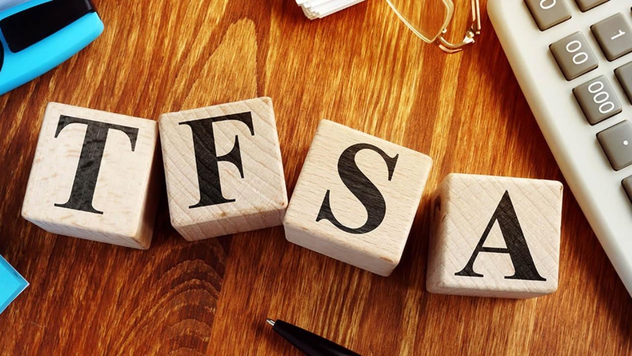 The Pros and Cons of a TFSA: A Guide for 2024